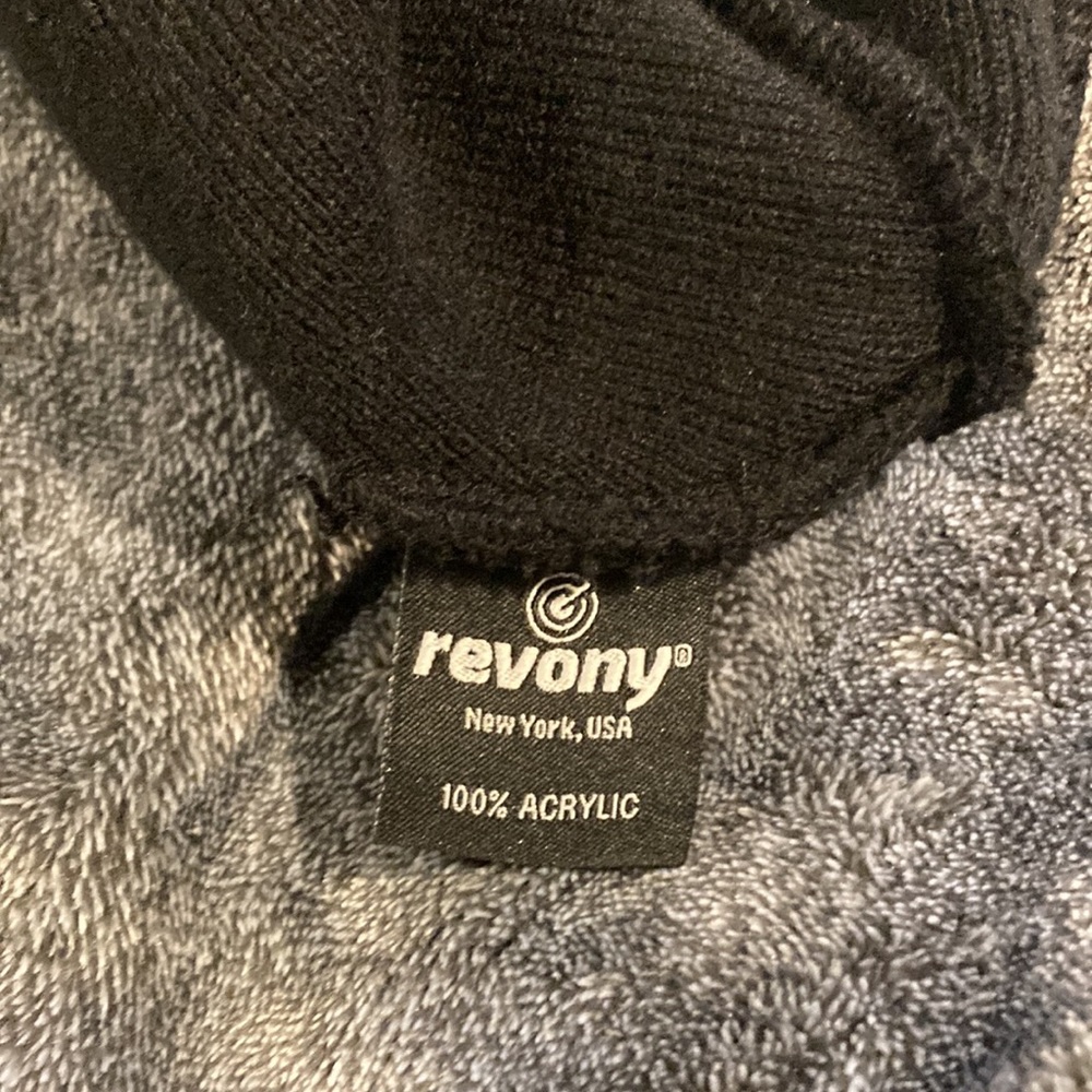 black beanie - Picture 3 of 4